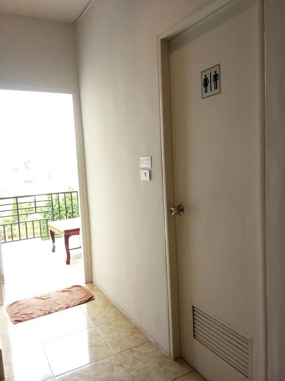 Hostel 108Beds Si Racha Zewnętrze zdjęcie
